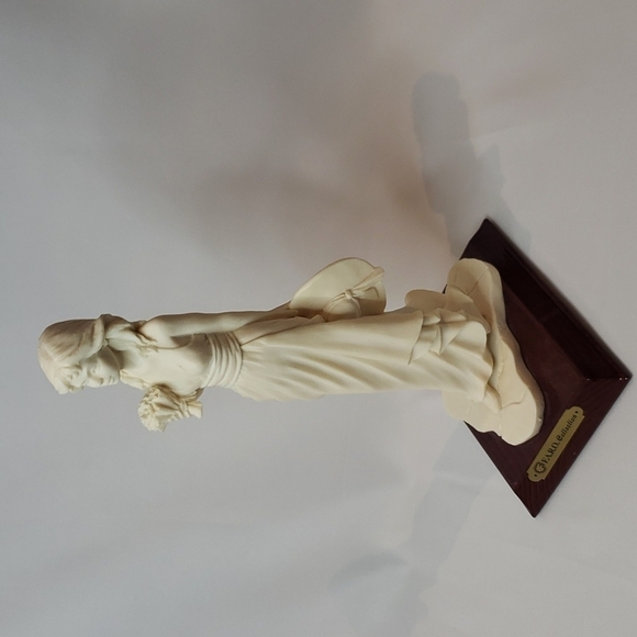 𝅺f.a.r.o. Collection Bride Vivian Statute Italy Wooden Platorm - Picture 3 of 14